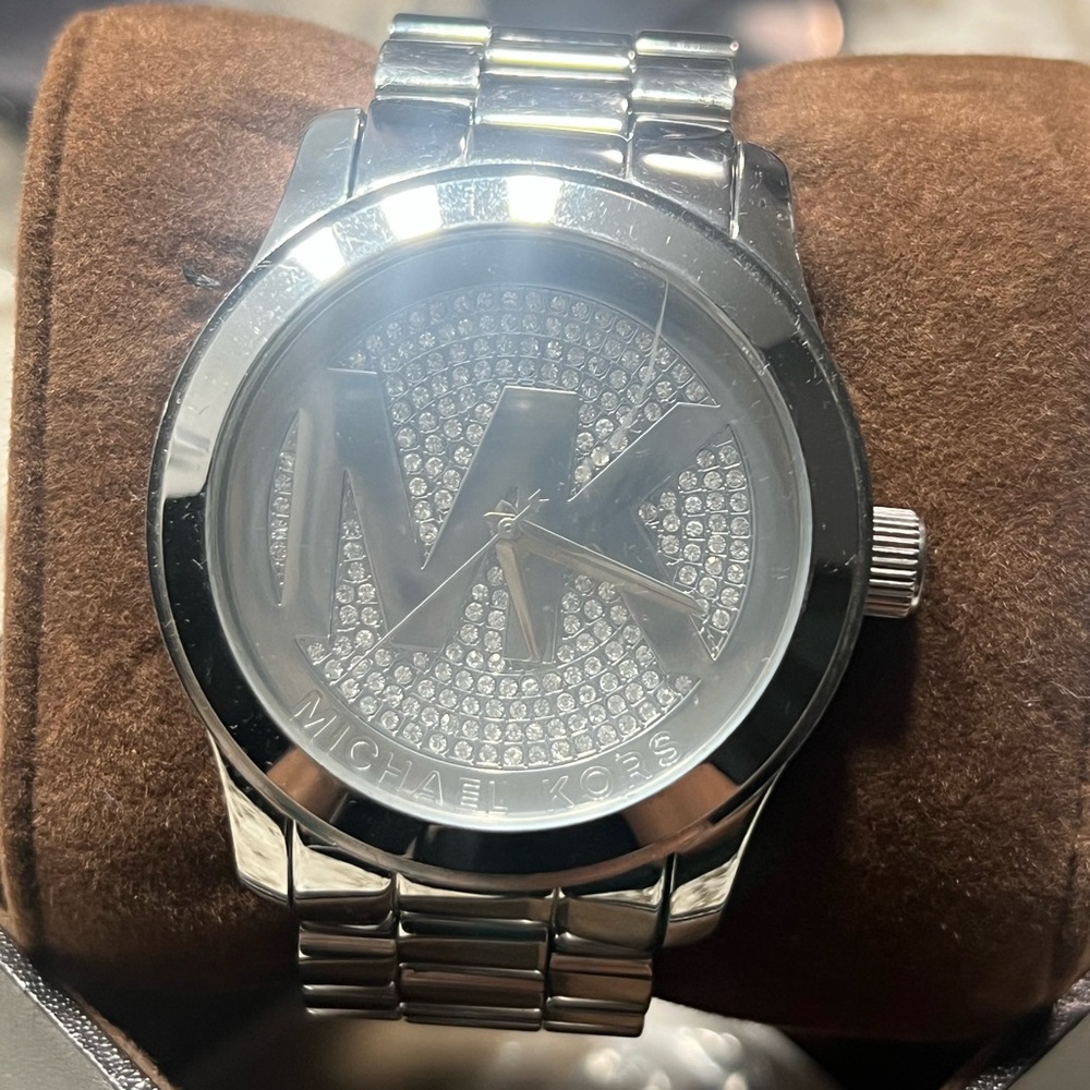 Michael Kors Silver-Tone Men's Watch - Picture 2 of 5